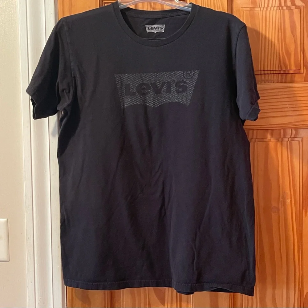 Levi's Black Graphic Tee